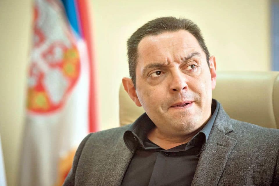 Vulin doživljava neuspeh u pokušaju da postane premijer u kontekstu tragedije u Novom Sadu