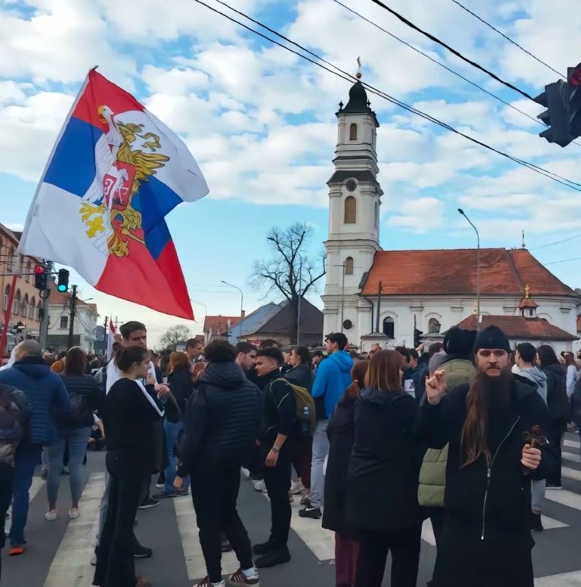 Ko stoji iza finansiranja protesta u Srbiji i zašto je to potrebno Moskvi?