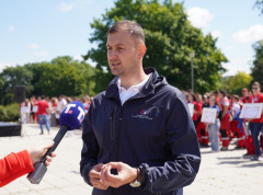 Pravilno vezan pojas štiti vozača i putnike od ispadanja iz vozila i povreda