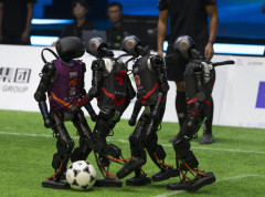 Timovi humanoidnih robota osvajaju simpatije fudbalskih navijača u Pekingu