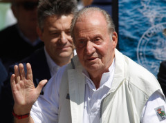 Bivši španski kralj Huan Karlos objavljuje memoare “Pomirenje“