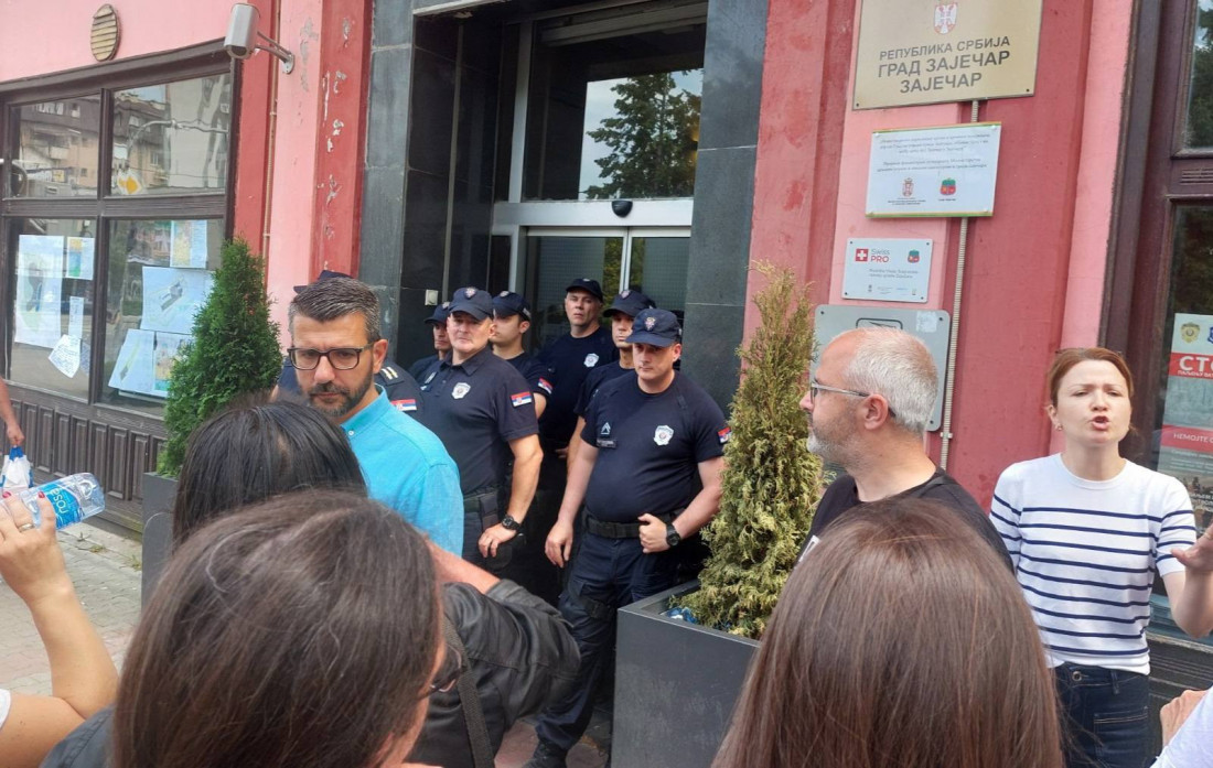 Opozicija blokirala Gradsku kuću u Zaječaru