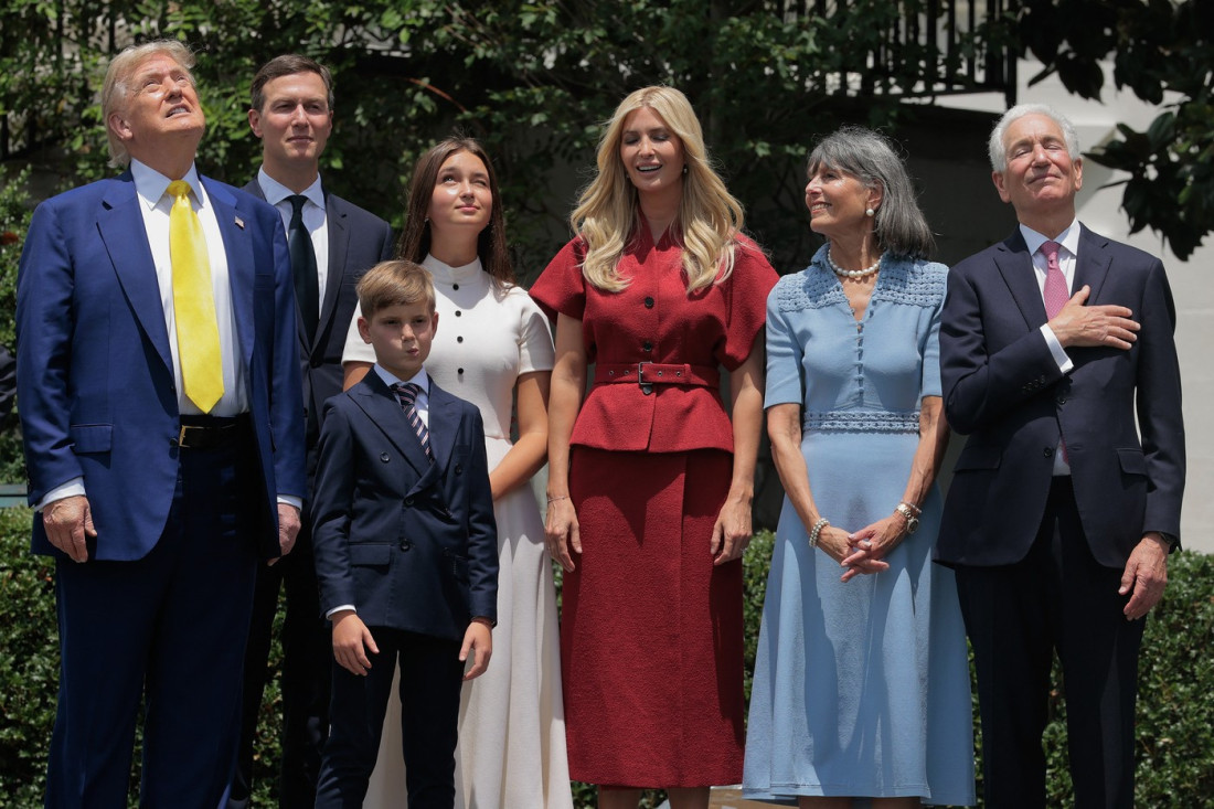 Ivanka Tramp u upečatljivom crvenom kompletu