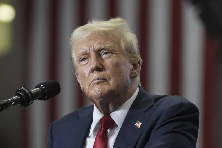 AMERIKA U RASULU! Tramp ušao u sukob sa tajnim službama