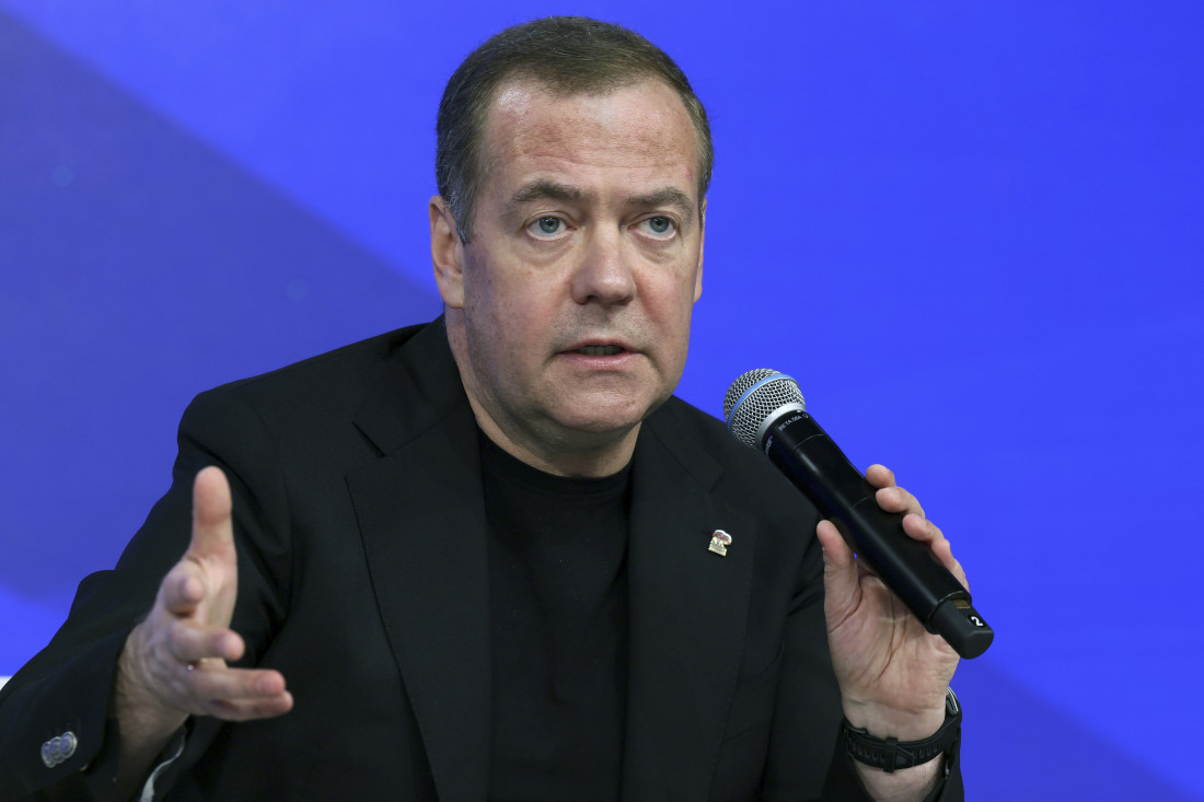 "Sumnjam da Ursula zna…": Medvedev osuo paljbu po EU, pa Fon der Lajen nazvao "odrvatnom staricom"