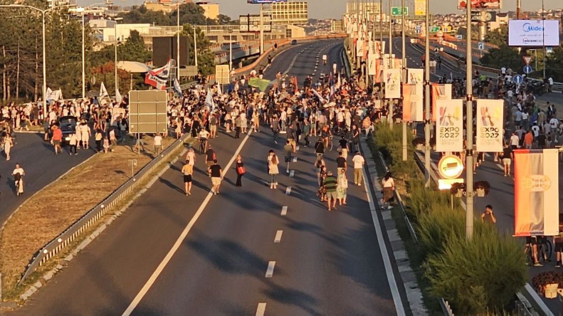 Gazela zatvorena: Protesti studenata i bajkera