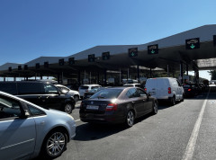 Zadržavanja za automobile na više graničnih prelaza, najviše na Gradini i Batrovcima