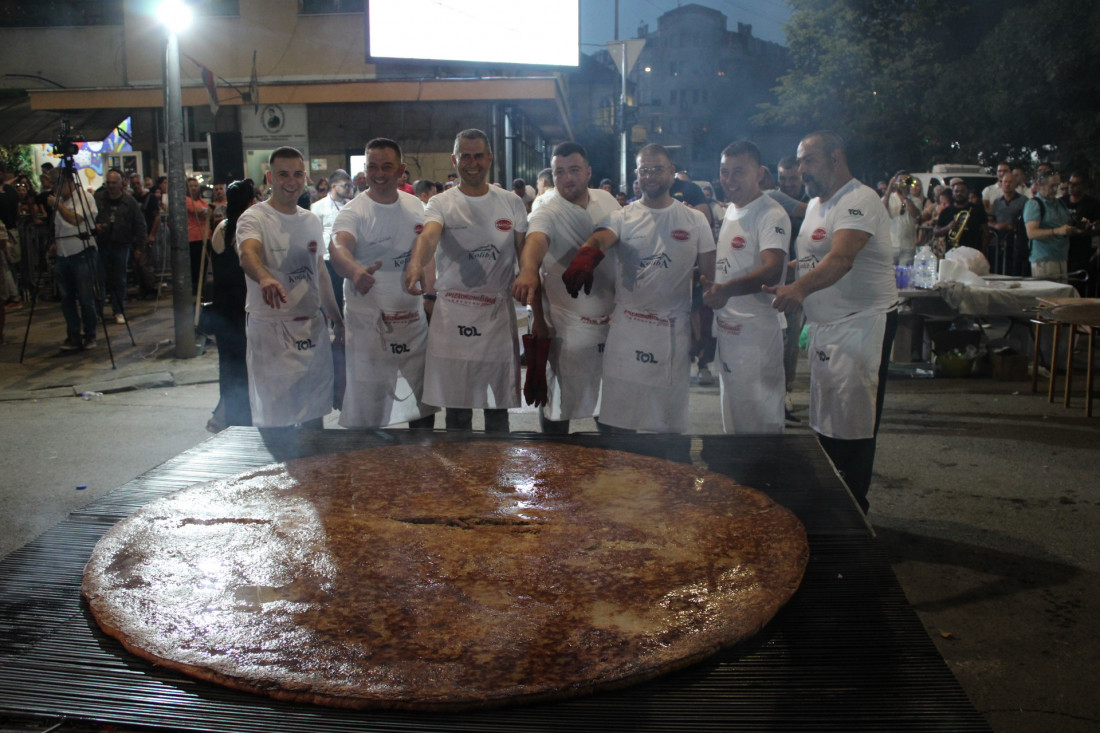 Najveća pljeskavica u Leskovcu: 90 kg mesa