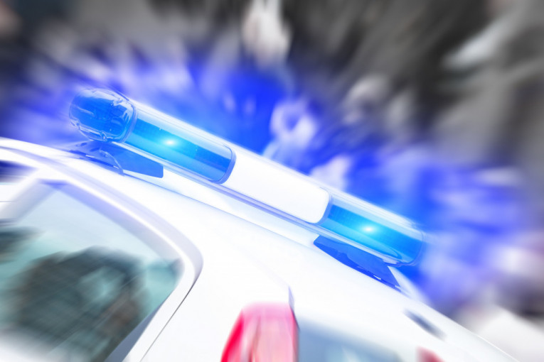 POLICIJA APELUJE NA GRAĐANE DA POMOGNU! Dva muškarca izbodena kod železničke stanice, traže informacije o napadaču