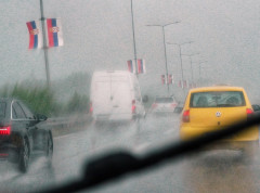 Oprez zbog vlažnih kolovoza i odrona, bez zadržavanja na putničkim terminalima