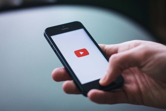 YouTube pokrenuo funkciju automatskog sinhronizovanja videa na više jezika