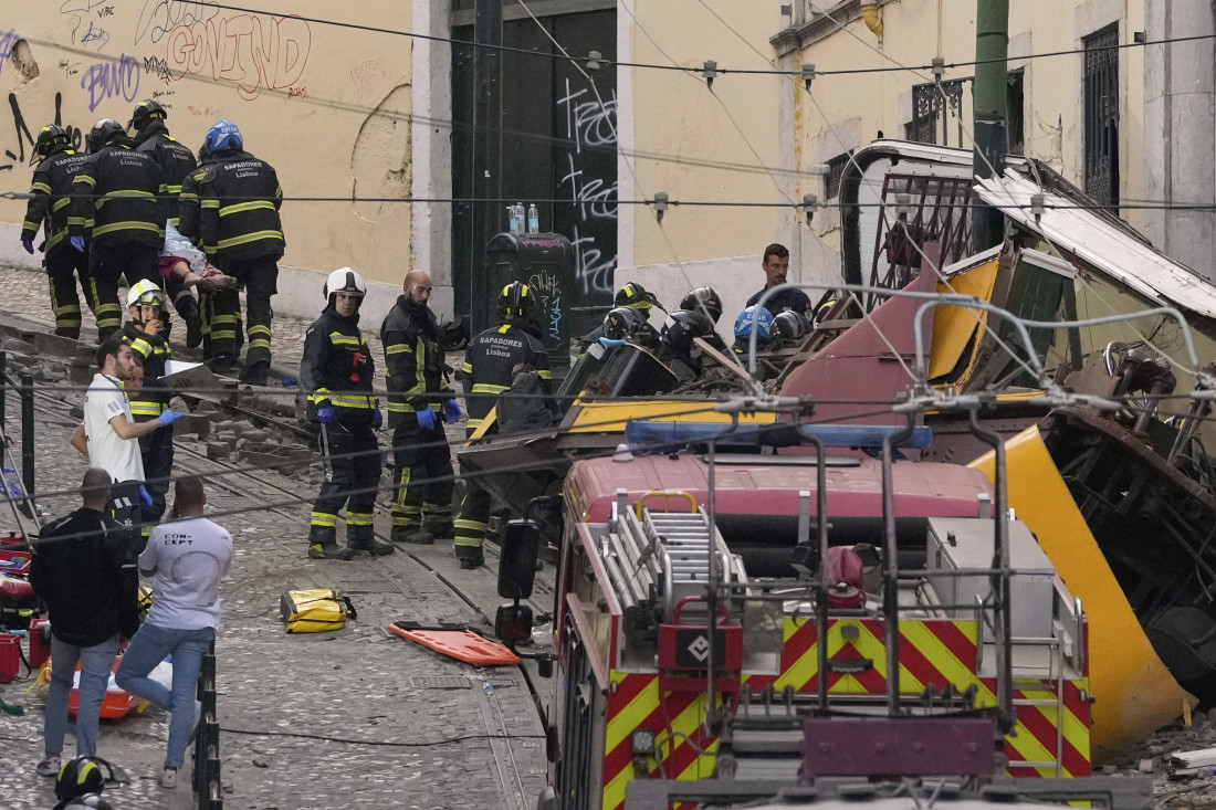 Uspinjača Glorija iskočila iz šina, među poginulima i strani državljani