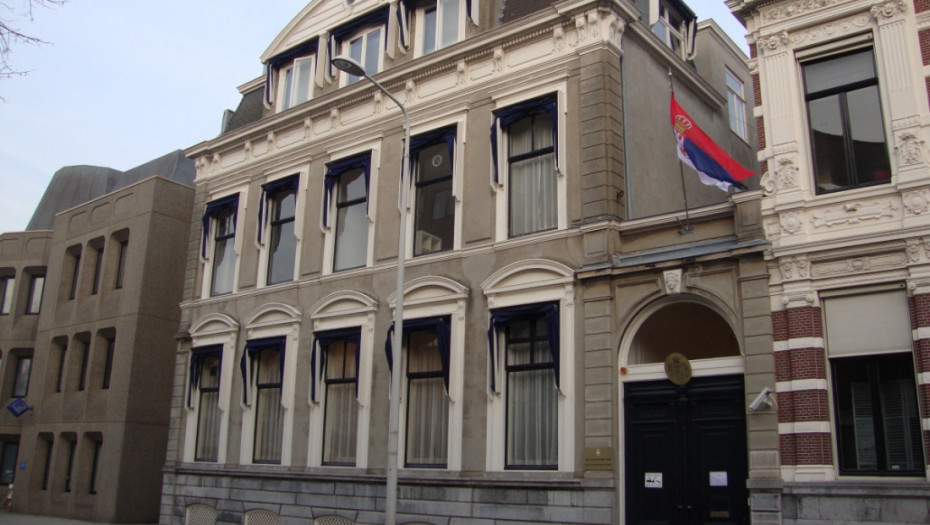 Incident ispred Ambasade Srbije u Hagu