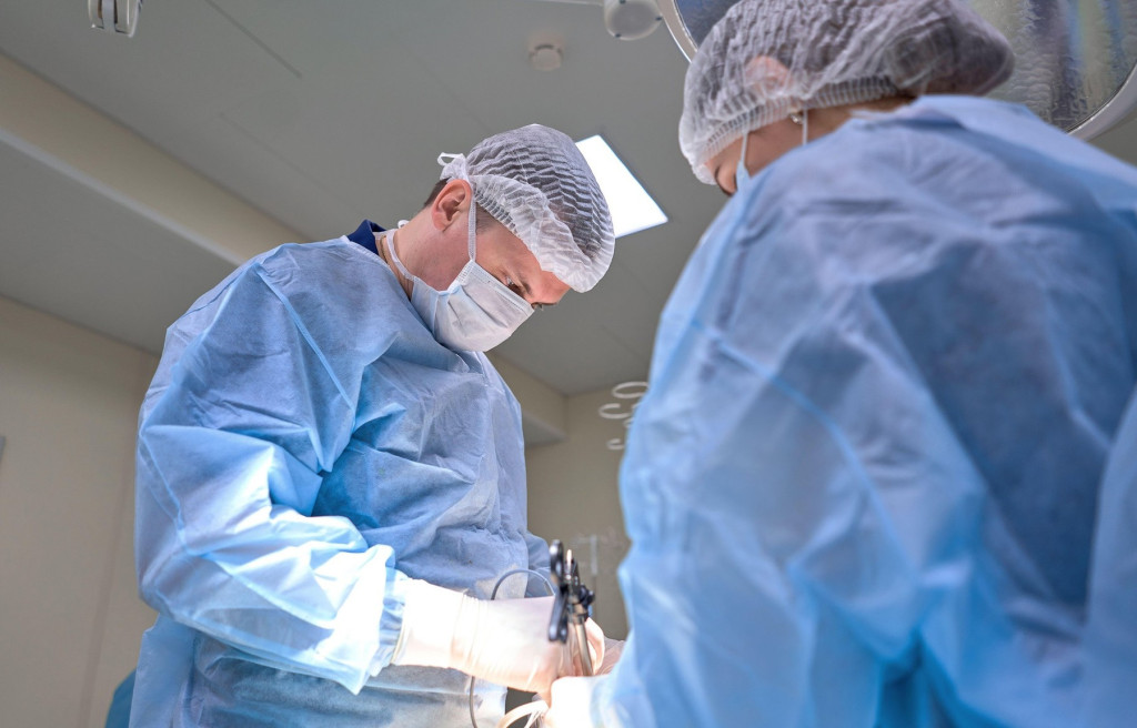 Doktor i medicinska sestra uspavali pacijenta pa imali seks