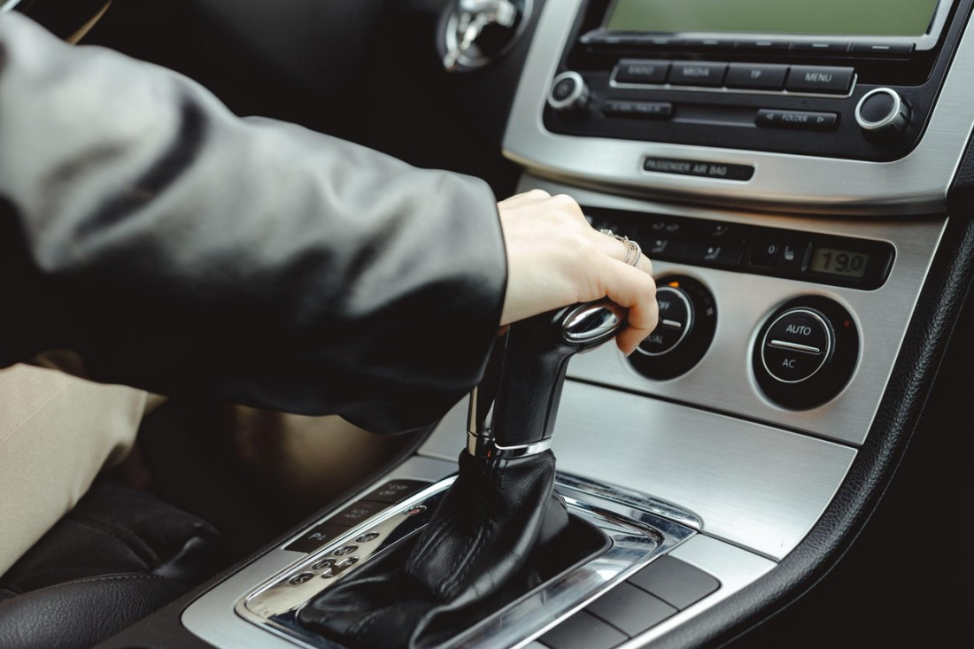 Kako se pravilno parkira automobil sa automatskim menjačem?