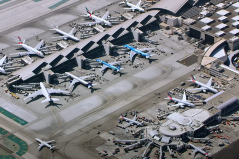 HITNO ZATVOREN TERMINAL 4 NA AERODROMU! Opasna materija pronađena!