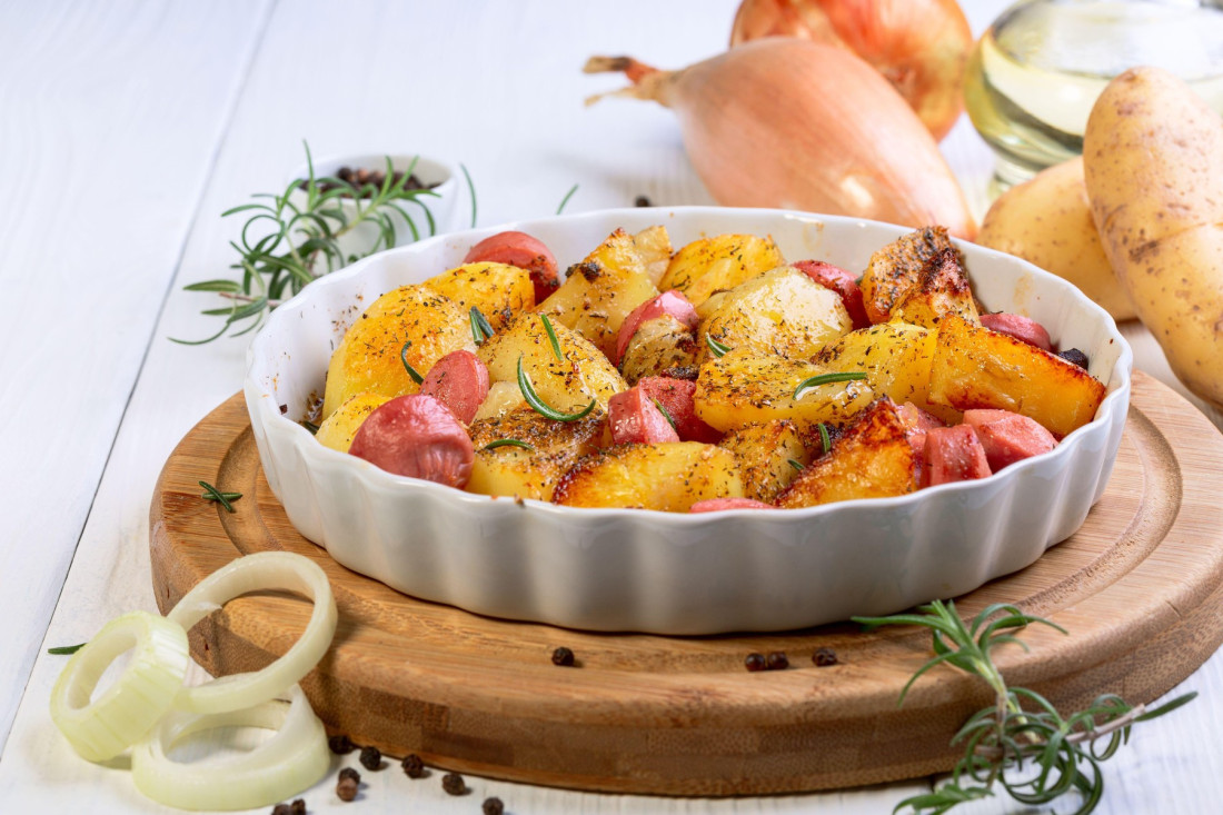 Recept dana za zapečeni krompir sa kobasicama