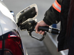 Dizel pojeftinio za tri dinara, a benzin za dva dinara