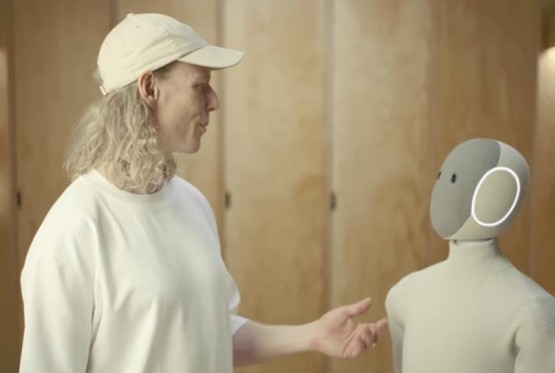 Predstavljen kućni robot koji pere suđe i priča viceve (VIDEO)