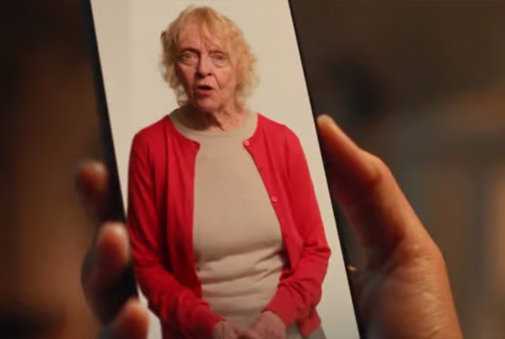 Tehnologija iz Black Mirrora postaje stvarnost: AI imitira preminulu rodbinu (VIDEO)