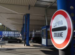 Teretnjaci na Batrovcima na izlazu iz Srbije čekaju tri sata