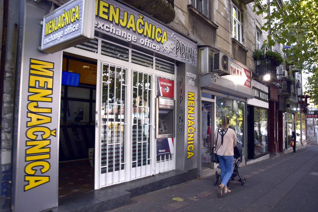 Dinar slabiji prema evru