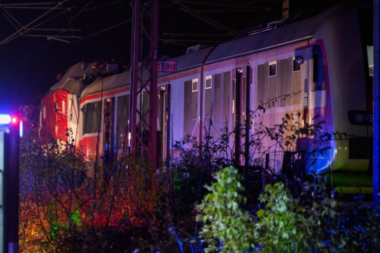 HOROR U SLOVAČKOJ: Desetine putnika povređeno u sudaru vozova