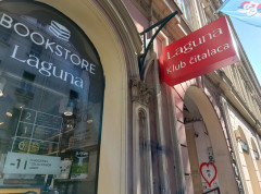 Knjiga je opet na svom pijedestalu