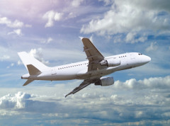 Putnici zbog nedostatka stepenica iskakali iz aviona sa tri metra visine