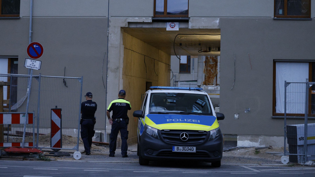 Nepoznati napadači bacili kamenicu sa svastikom na Sirijca