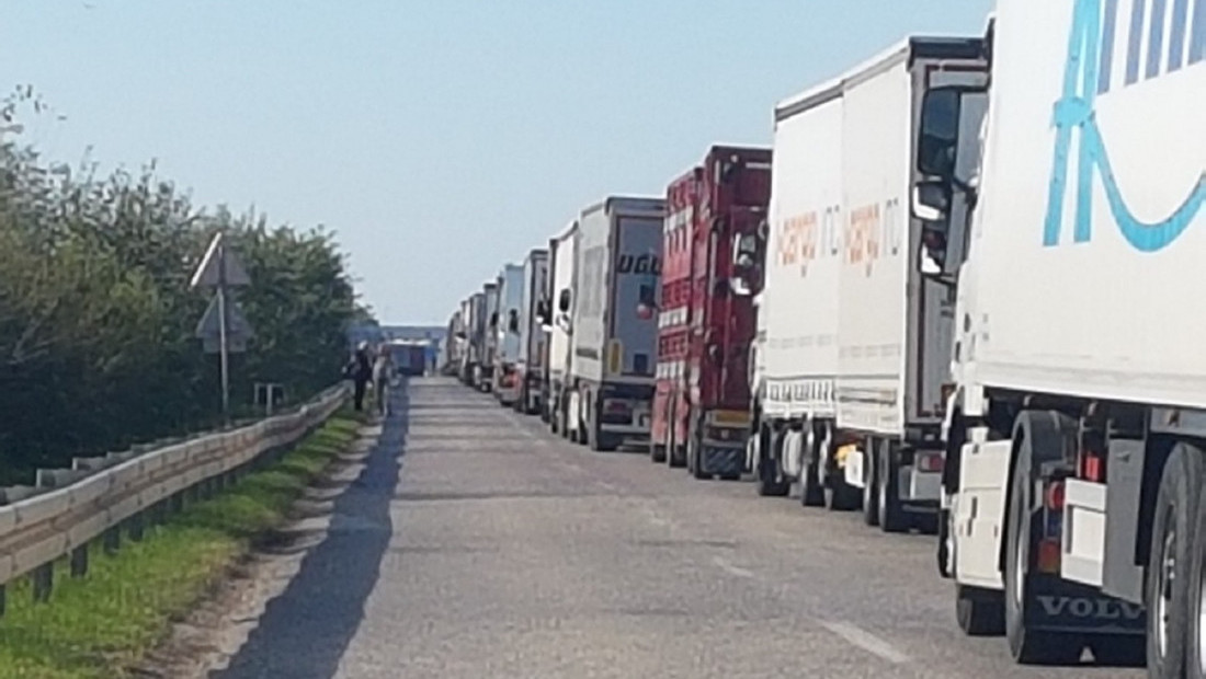 Zadržavanje teretnih vozila na granicama Srbije