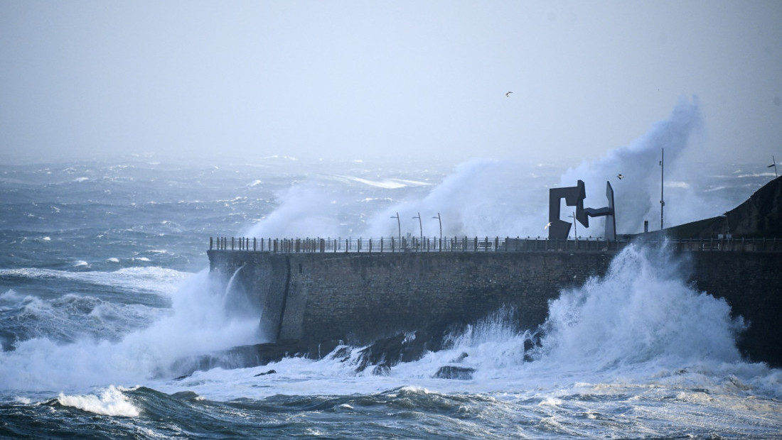 Oluja Emilija izaziva poplave i prekide struje