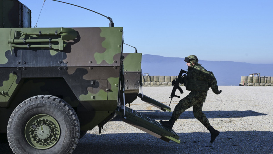 Obuka Vojske Srbije na borbenim vozilima Lazar 3M