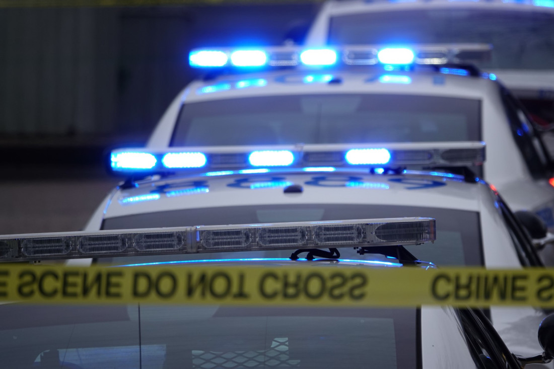 Otac nožem ubio decu i komšije