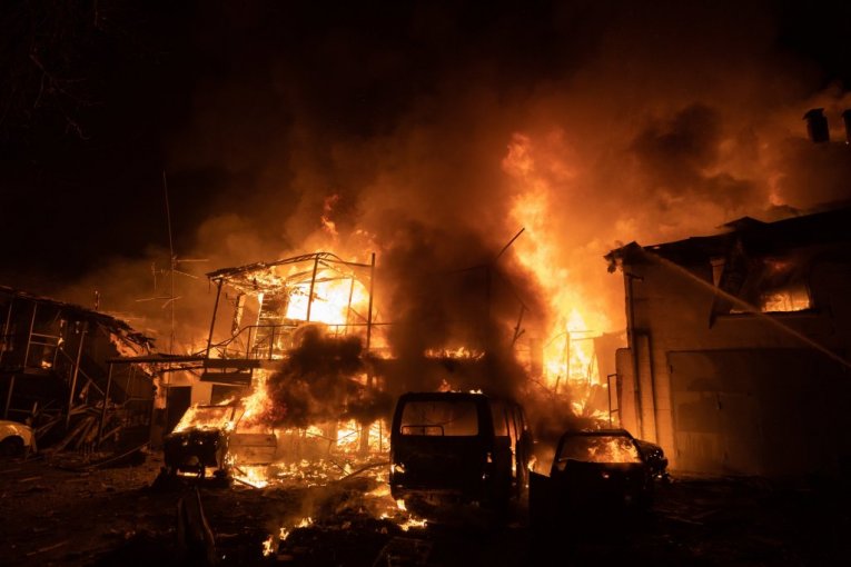 Ruske bombe spržile Harkov, među ranjenima i BEBA OD 9 MESECI! Mrtvi na ulicama, vatra guta sve pred sobom! (FOTO, VIDEO)