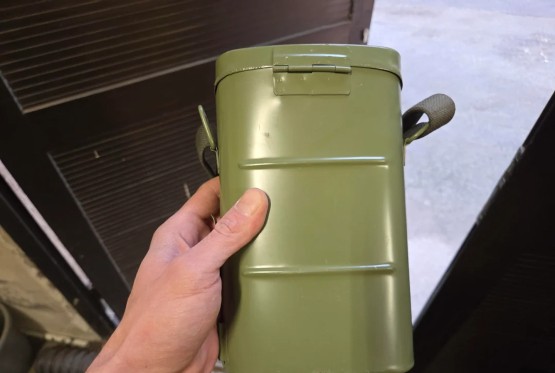 Hrvat u podrumu našao kutiju iz JNA: Otvorio je i zanijemio (FOTO)