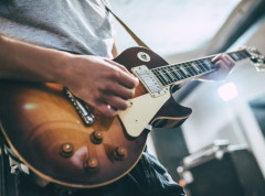 Gitarista Stiv Vaj dobio na poklon gitaru od Brajan Meja