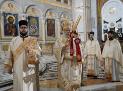 Počela proslava Božića u Srbiji, episkop Aleksej služi liturgiju u Hramu Svetog Save