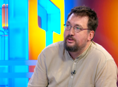 Roman „Tata kaže gambit“ ne govori o šahu već o iluzijama o sebi i drugima