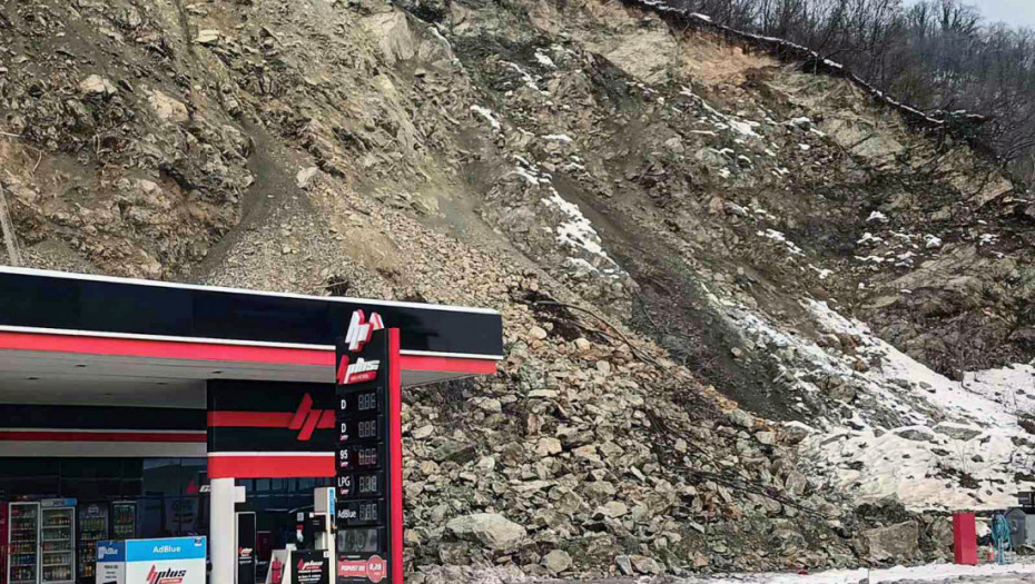 Odron kamenja pogodio benzinsku pumpu u Zvorniku