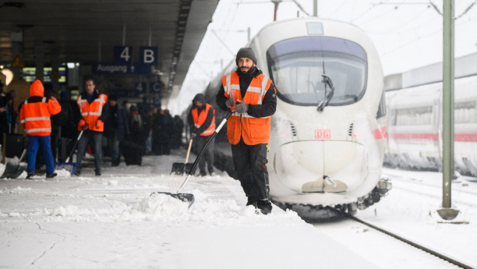 Nemačku „paralizovali“ sneg i poledica