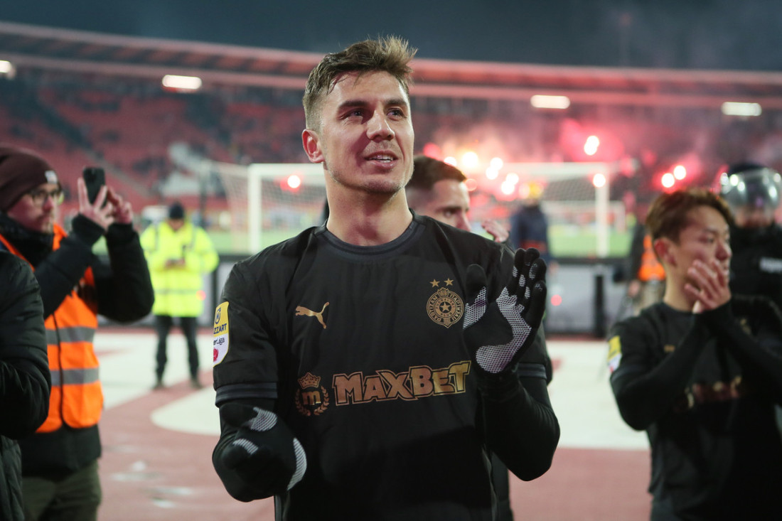 Nemanja Nikolić vredjao bivši klub na Instagramu