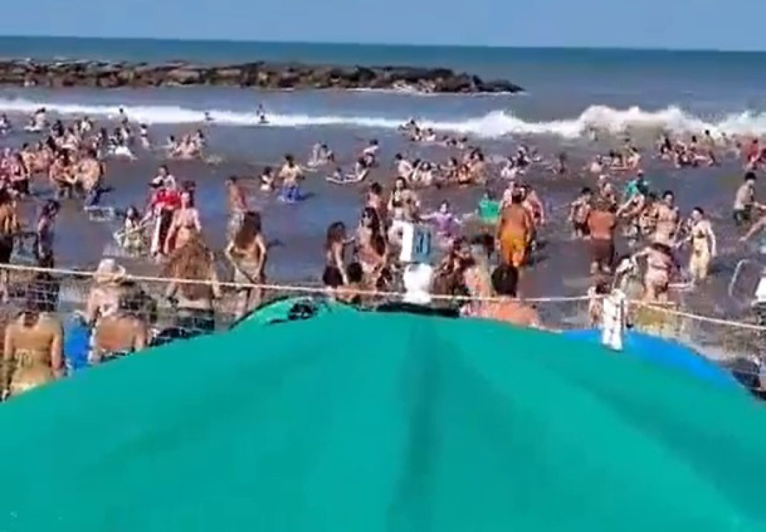 Cunami u sekundi potopio plažu!