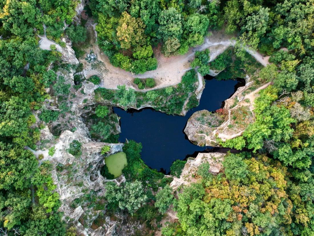 Jezero Međer koje menja boje