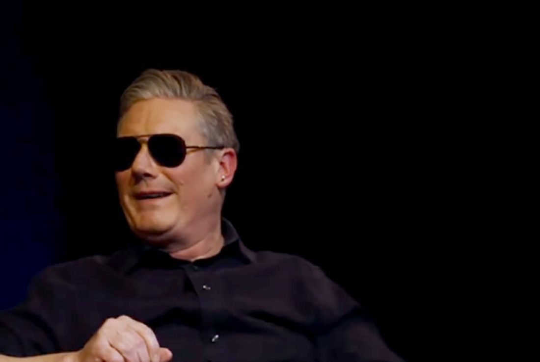 Britanski premijer sa pilotskim naočarima