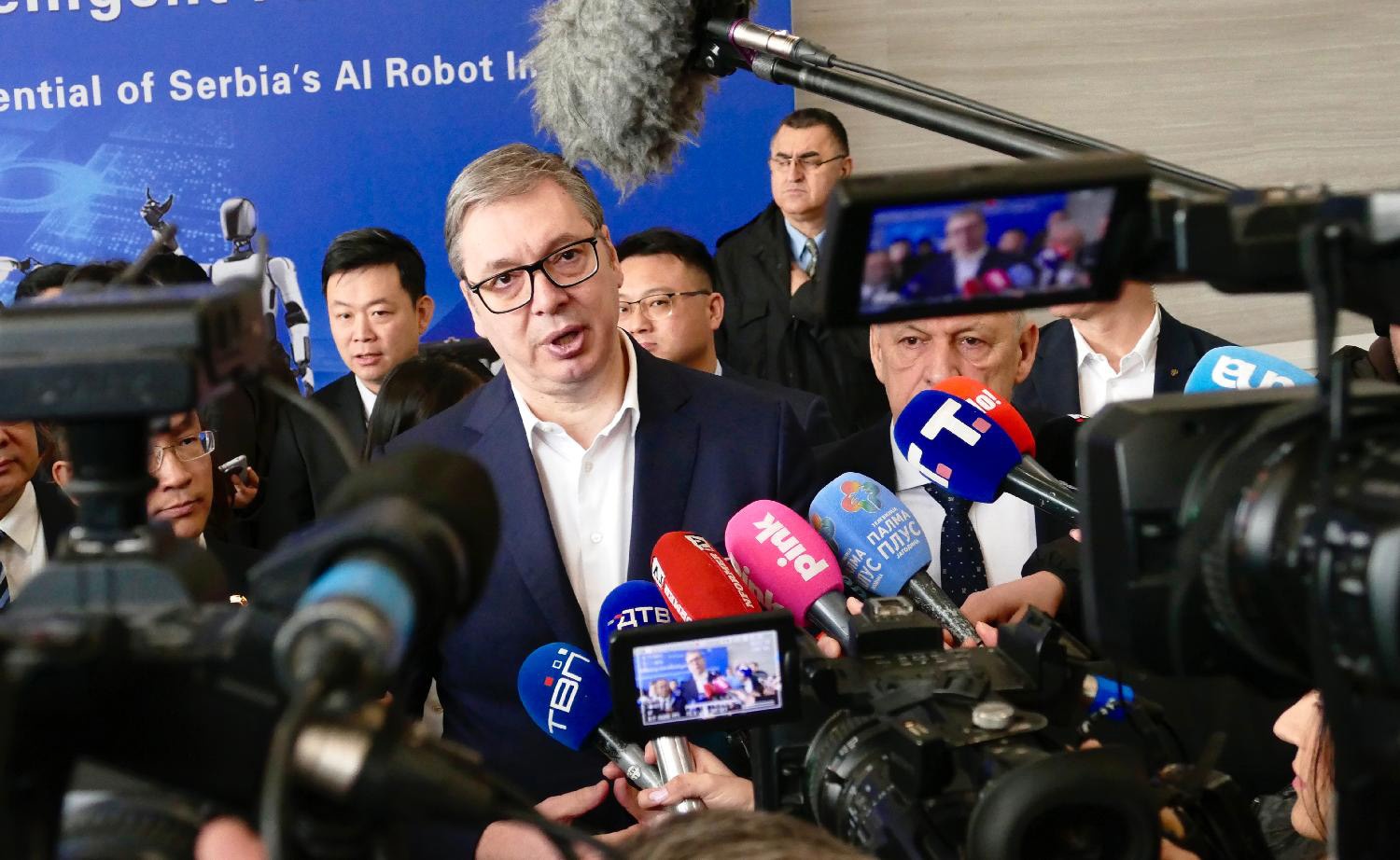 „Vučić i korumpirana banda“: Ruski list o tzv. Mrdićevim zakonima i odnosu Srbije prema EU – Svet