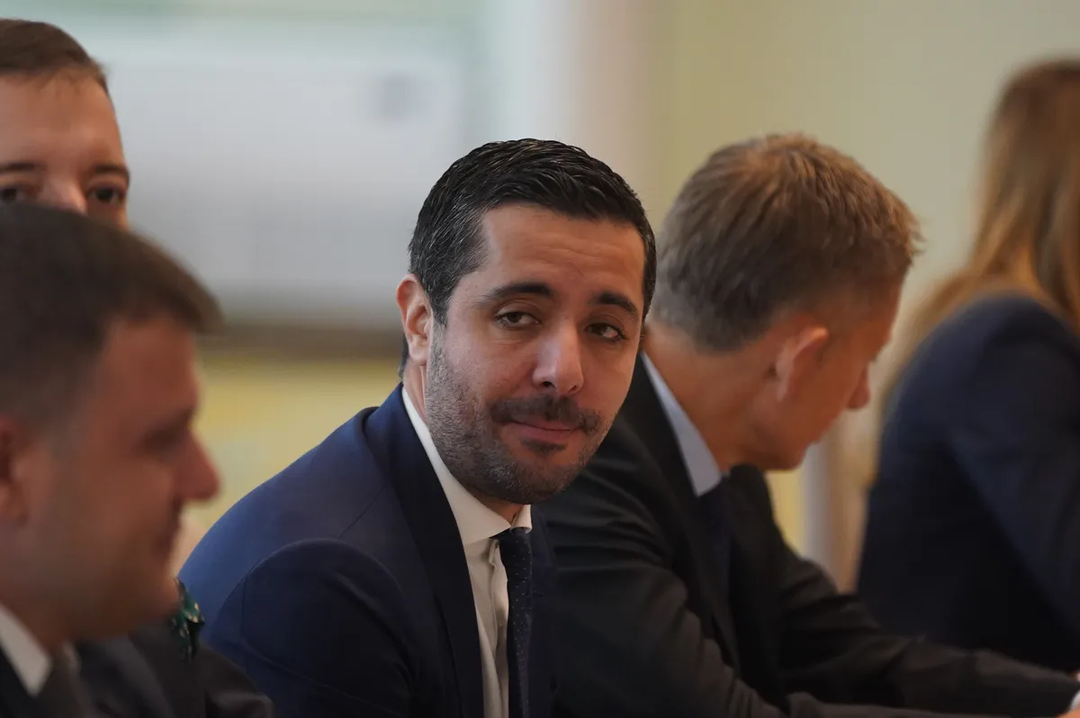 Za kancelarije CSR Vranje bratu Tome Mone 4.800 evra mesečno