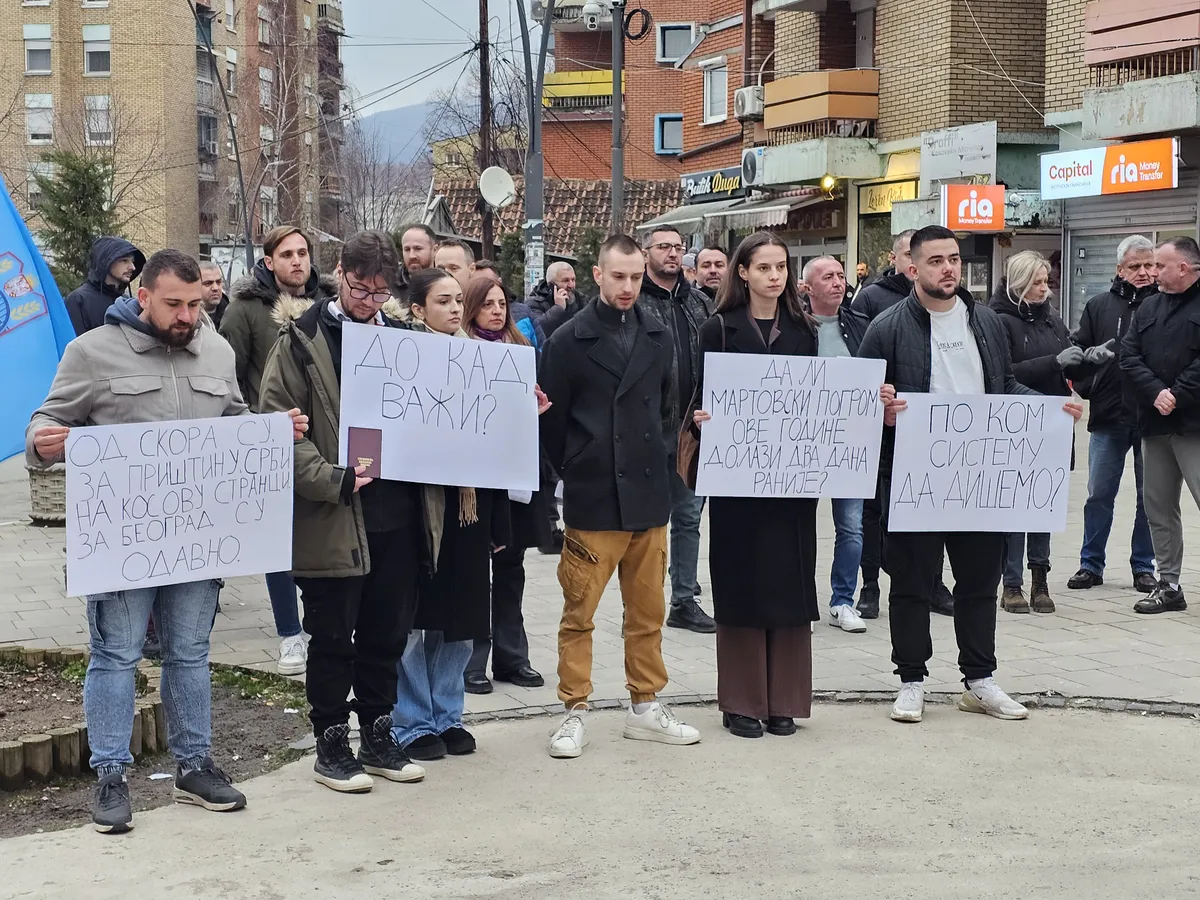 Studenti u Kosovskoj Mitrovici potpise za vanredne parlamentarne izbore prikupljali u lokalima: „Opština nam nije dozvolila štand“ FOTO