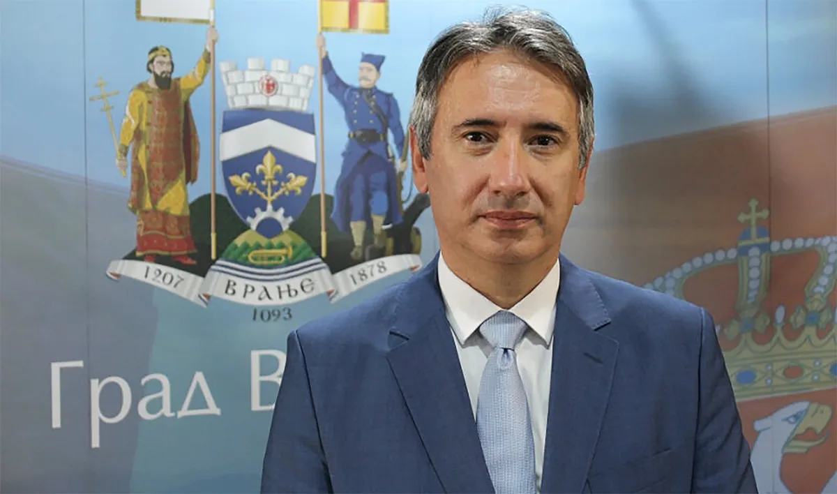 Gradonačelnik Vranja palio vatromet na proslavi rođendana. Izazvao požar pa poplavu, a sad ćuti