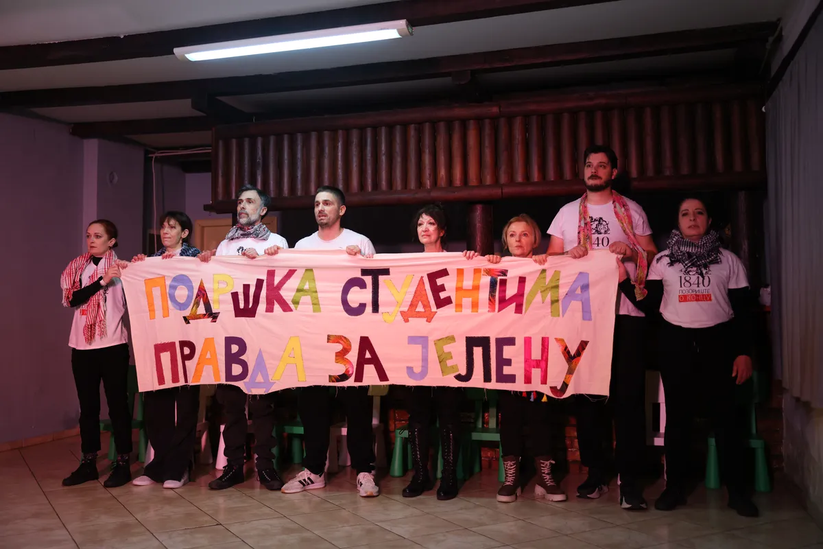 "Fali nam da glumimo, bez premijere godinu dana": Glumci Šabačkog proživljeno preneli na scenu